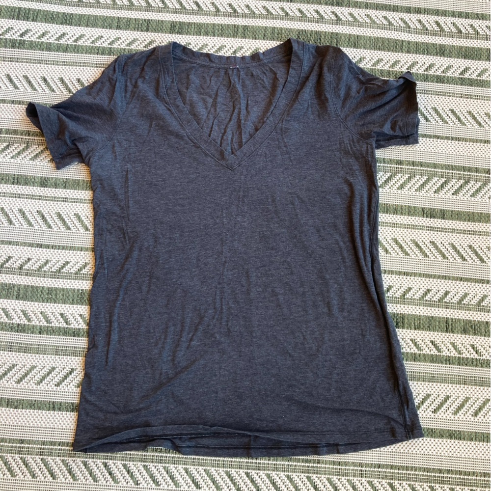 Lululemon V-neck Tee. Size 10/12 approx